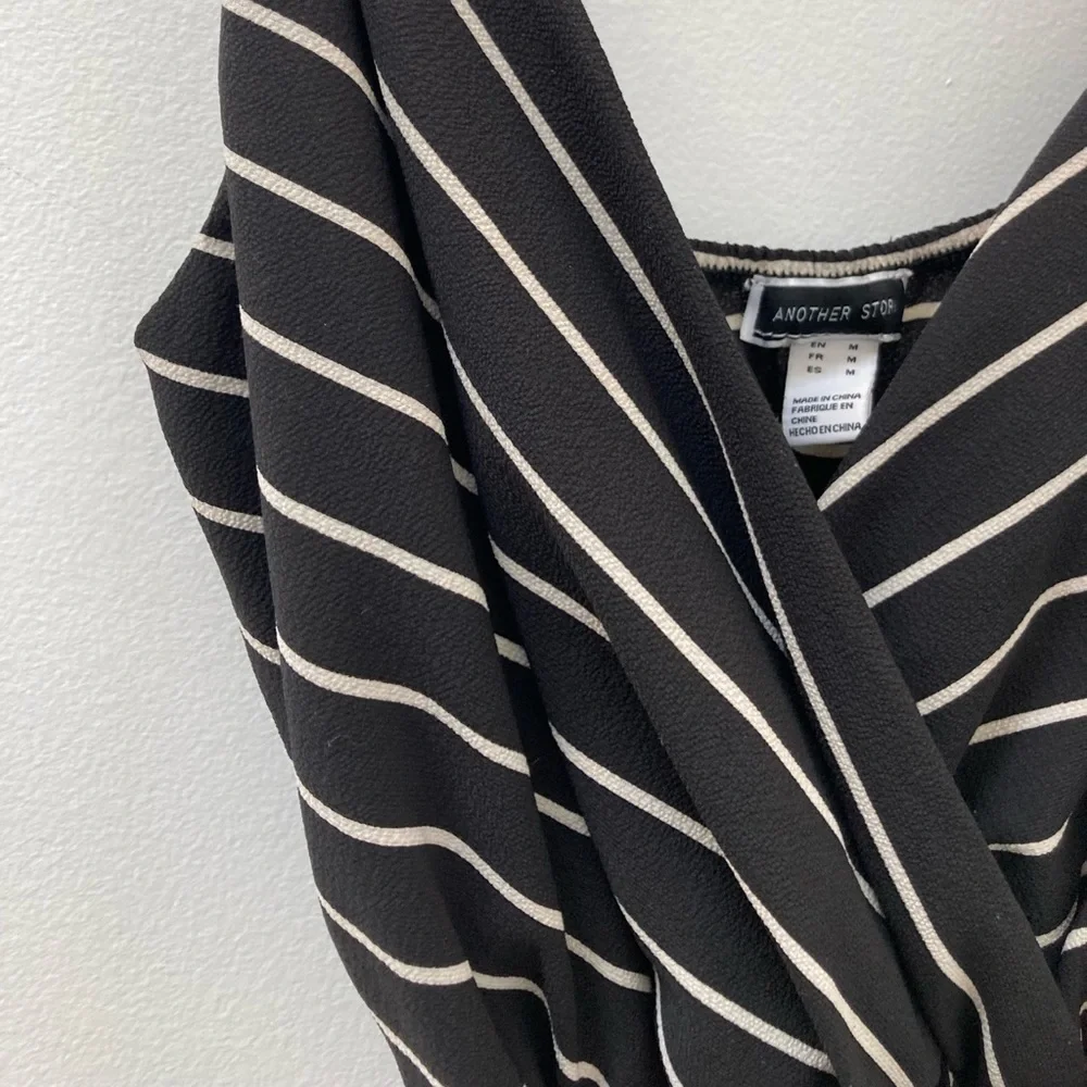 Black with white stripes jumpsuit with wide legs and belt. Size medium - Picture 3 of 8